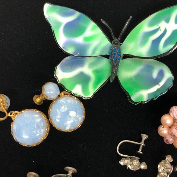 Lot of Butterfly Pin and 6 Pair Screw Back Earrings - Picture 2 of 4